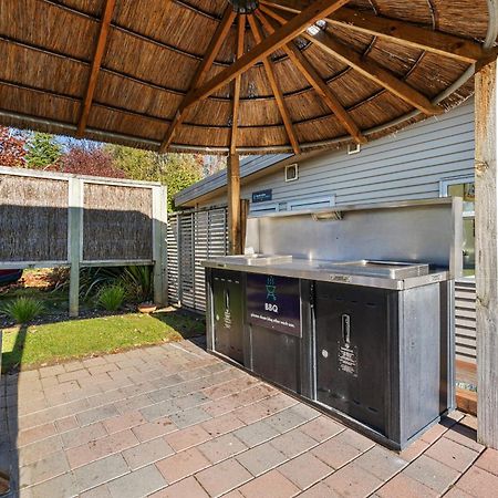 Tasman Holiday Parks - Te Anau Eksteriør bilde Outdoor kitchen