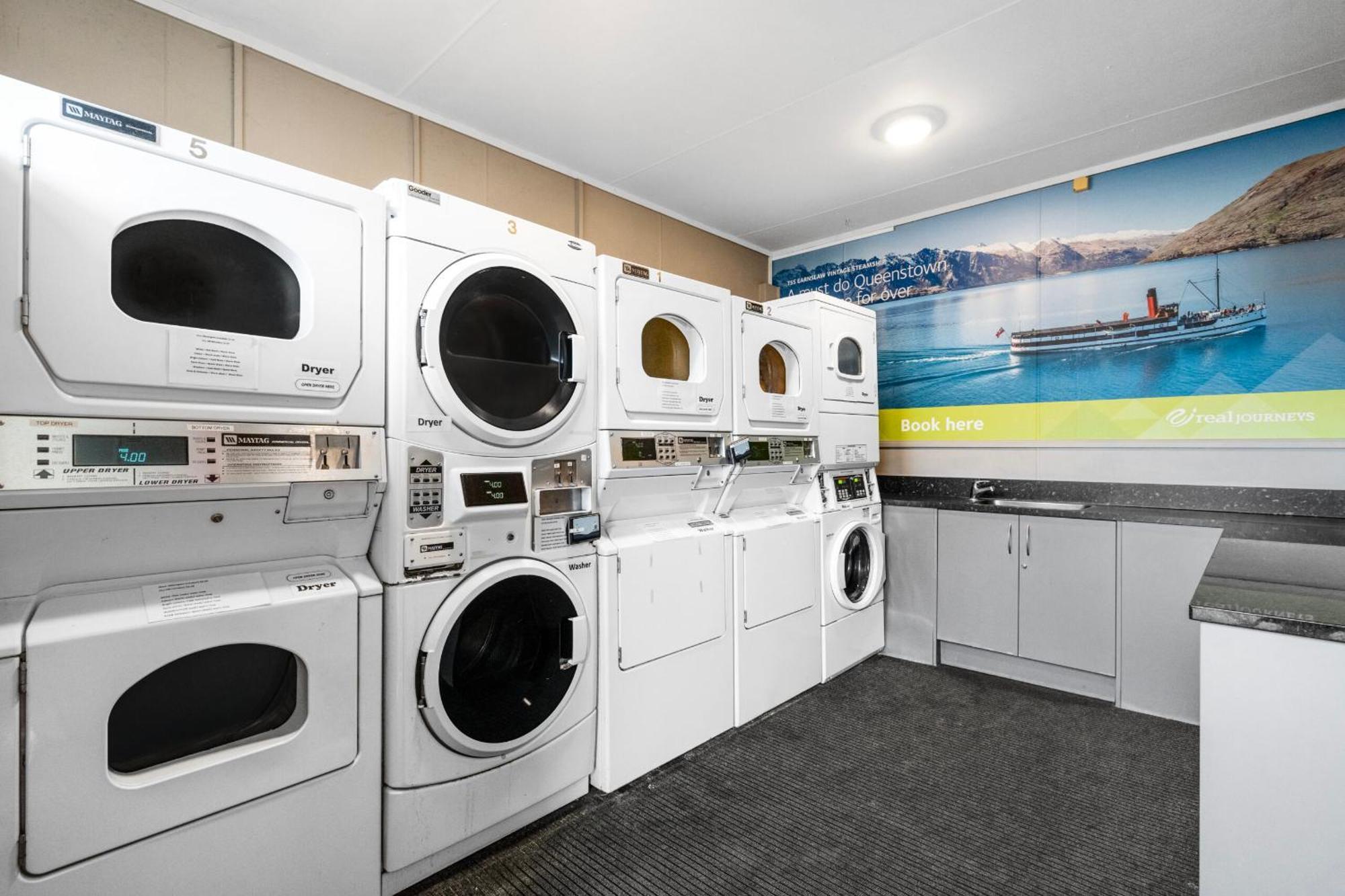 Tasman Holiday Parks - Te Anau Eksteriør bilde Laundry facilities at the University of Waikato's E H Whitmore House