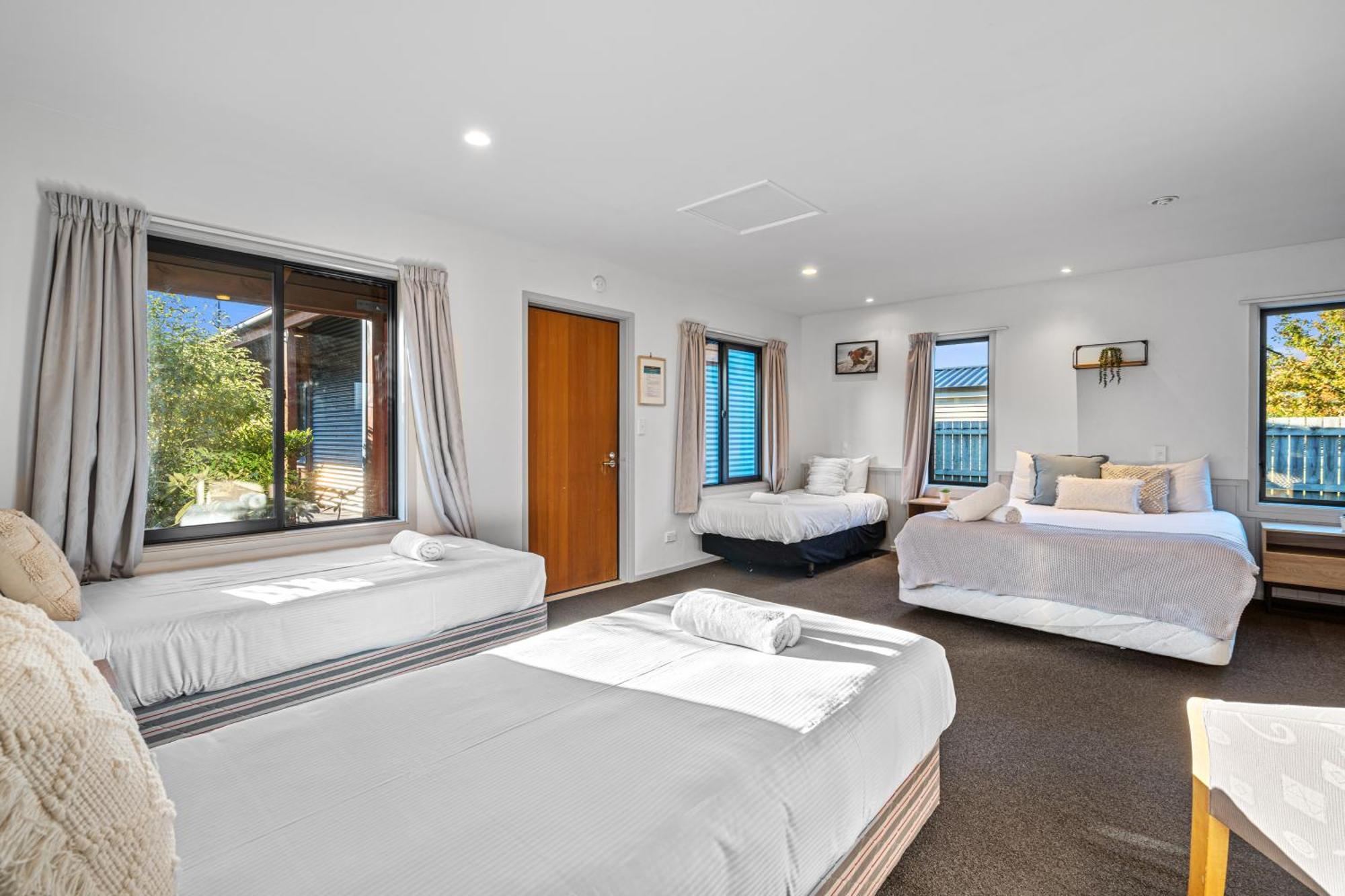 Tasman Holiday Parks - Te Anau Eksteriør bilde A typical motel room