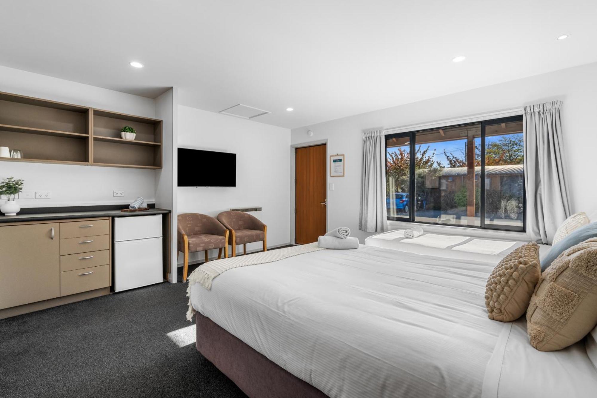Tasman Holiday Parks - Te Anau Eksteriør bilde A studio apartment in Australia